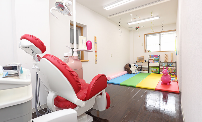 「子連れ歓迎」の個室診療室